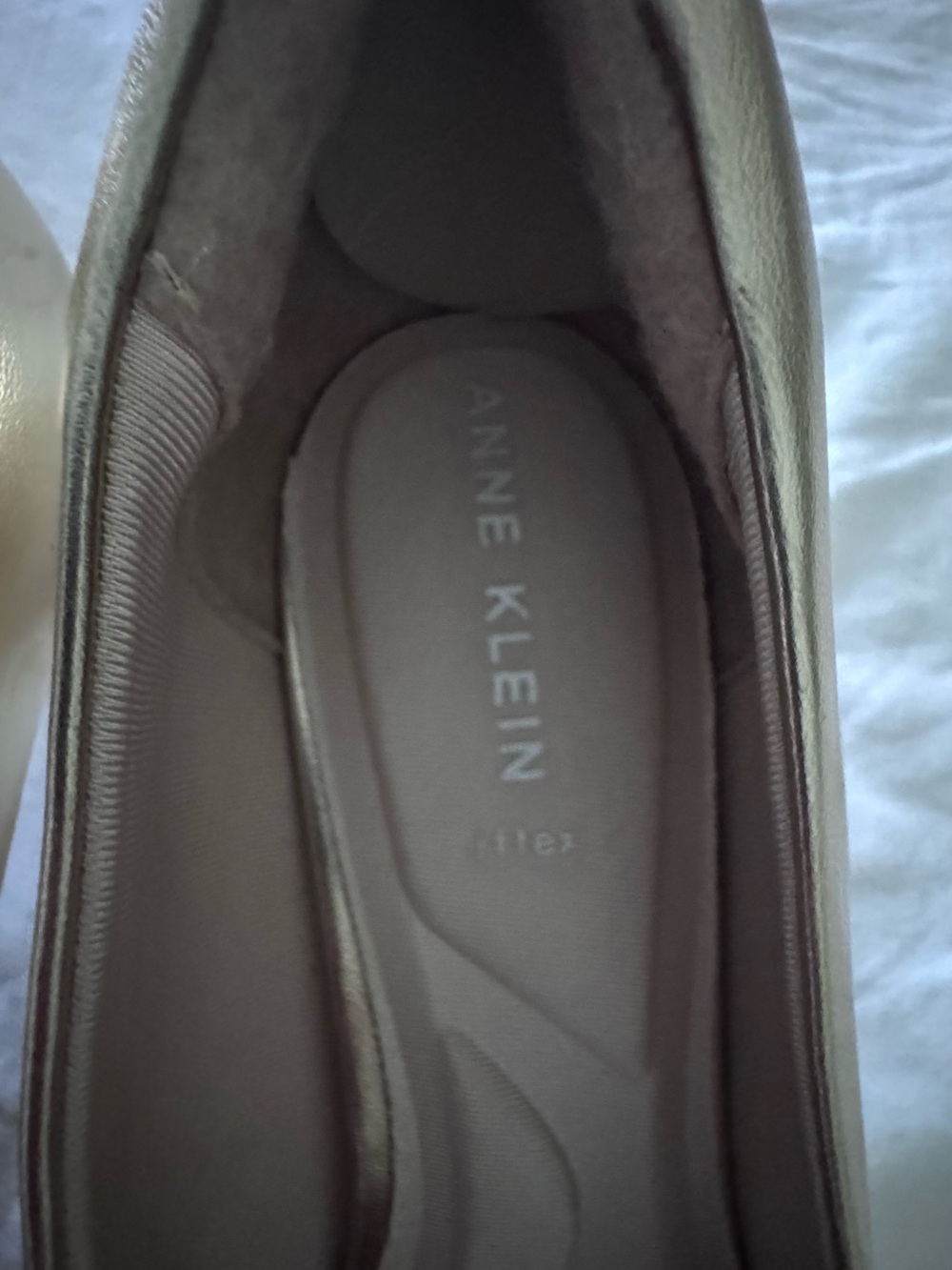 Anne Klein Iflex Gold Satin Bow Mid-Heel Pumps Size 9.5 - Picture 4 of 12